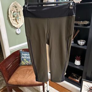 Lululemon Smooth Stride Crop Dark Olive and Black Legging Size 8